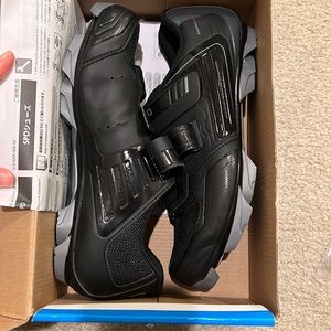 Men’s Shimano road biking Shoes, size 10/ Eu 42 with SPD cleat set